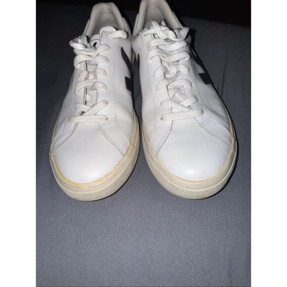 White leather classic Veja sneakers size 9 woman’s - Picture 8 of 10